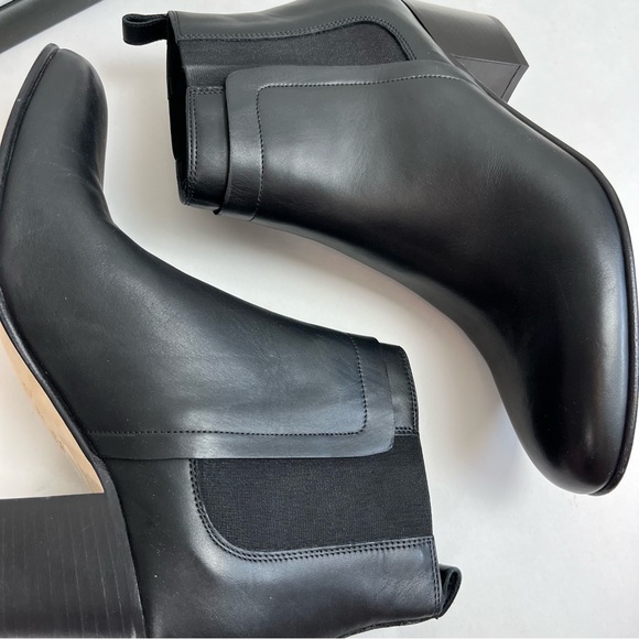 NEW VINCE Boots Hallie Leather Ankle Chelsea Bootie - Picture 6 of 16